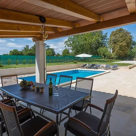 Family Corticum Otium With Pool In Tinjan * Kringa
