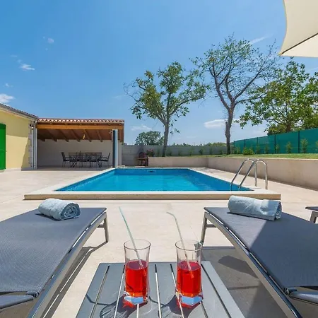 Villa Family Corticum Otium With Pool In Tinjan Kringa