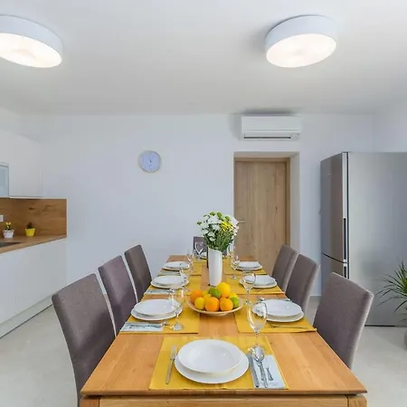 Family Corticum Otium With Pool In Tinjan Villa Kringa