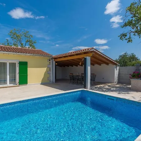 Villa Family Corticum Otium With Pool In Tinjan