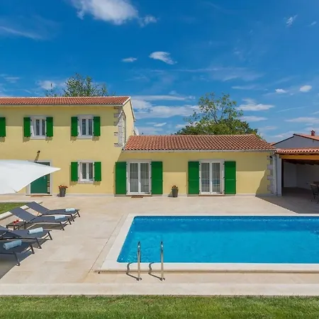 Family Corticum Otium With Pool In Tinjan *