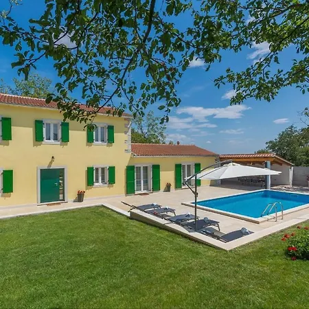 Family Corticum Otium With Pool In Tinjan Villa