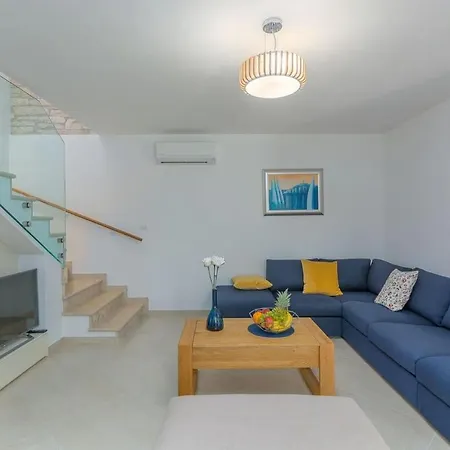 Family Corticum Otium With Pool In Tinjan Villa *