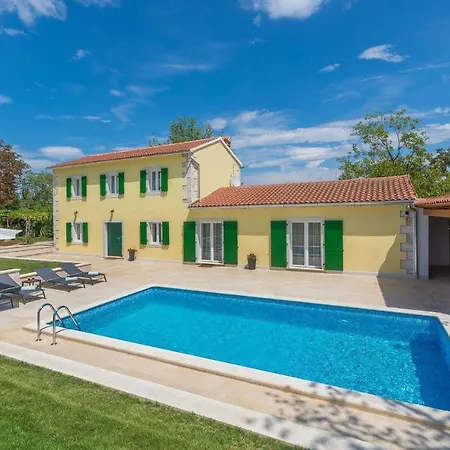 Villa Family Corticum Otium With Pool In Tinjan Kringa