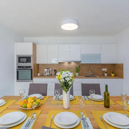 Villa Family Corticum Otium With Pool In Tinjan *