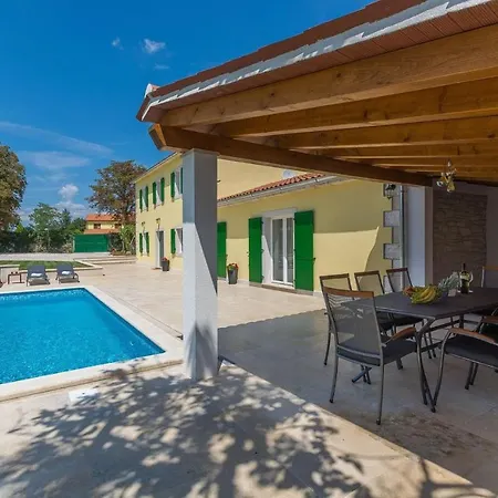 Family Corticum Otium With Pool In Tinjan * Kringa