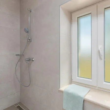 Family Corticum Otium With Pool In Tinjan