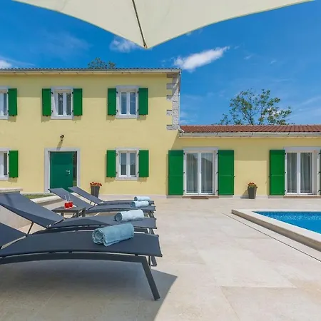 Villa Family Corticum Otium With Pool In Tinjan